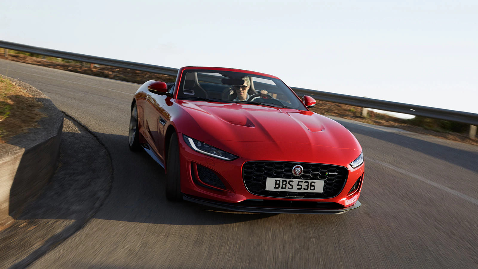 Jaguar F-Type a Ferrara: l’auto sportiva di lusso