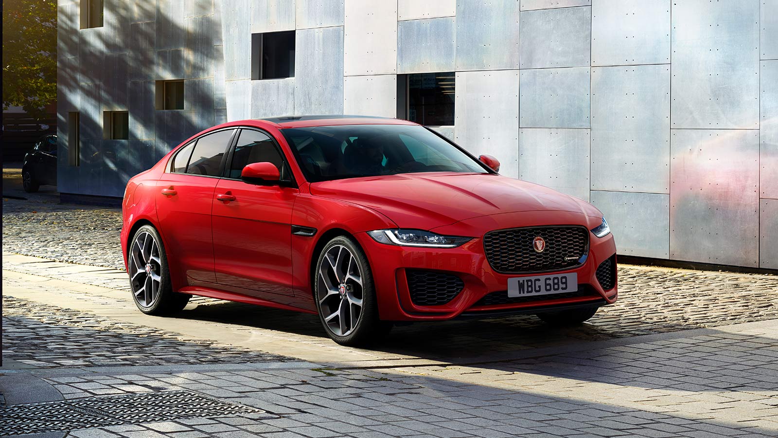 Jaguar XE a Ferrara, l’auto per chi vuole guidare con classe