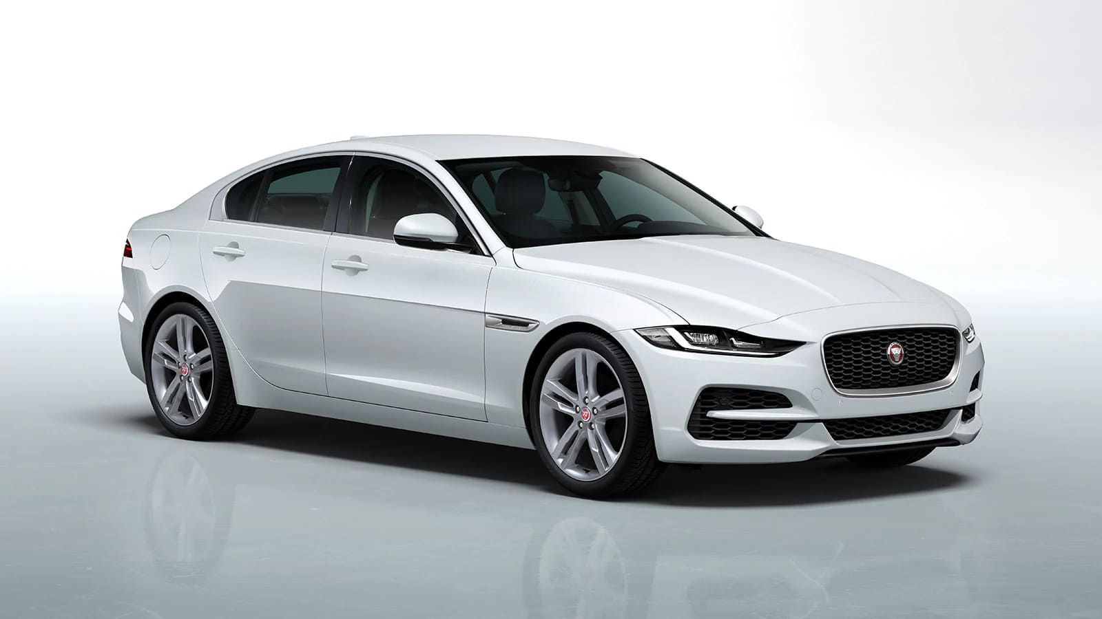 Jaguar XE a Imola, l’auto per chi vuole guidare con classe